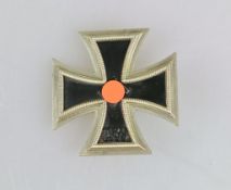 Eisernes Kreuz 1939 1. Klasse, flach, Hersteller: Otto Schickle, Pforzheim, Eisenkern, auf der Nadel