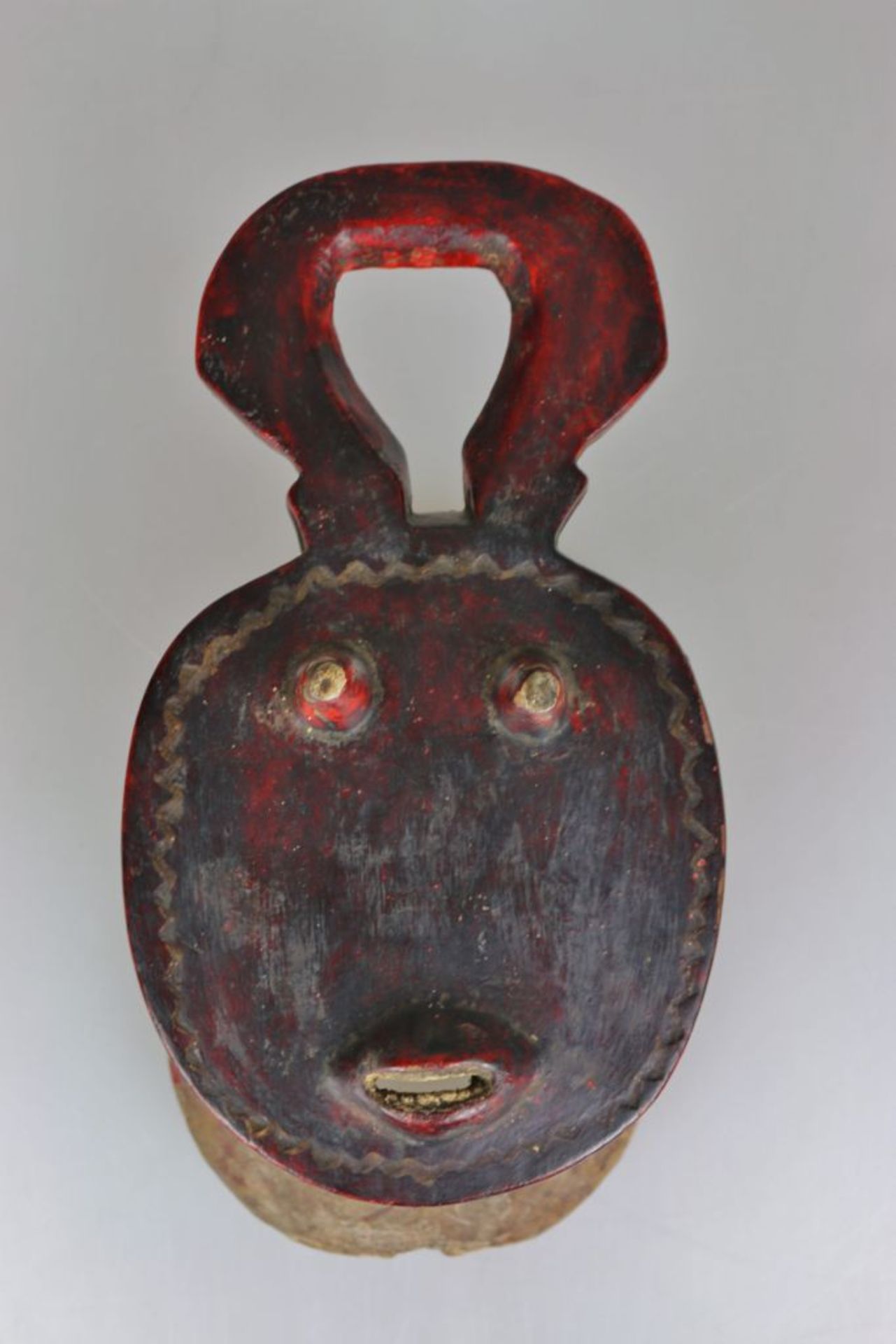 BAULE Goli Mask, Elfenbeinküste, kplekple yaswa, Holz, Kaolin, Erdpigmente. Das scheibenförmige