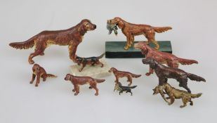 Konvolut Bronze-Miniaturen von 10 Irish Settern, wohl Wien, 20. Jh., polychrom gefasst, teilweise