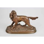 Jules MOIGNIEZ (1835-1894), Bronze patiniert, Jagdhund (Setter) mit erlegtem Fasan im Maul, auf