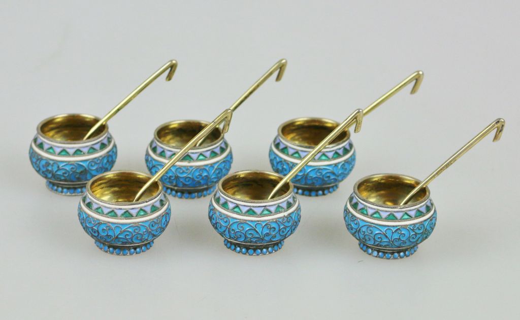 6 kleine Salieren mit Löffel, Silber 84 bzw. 88 Zolotniki, Russland, Moskau, wohl 19. Jh., vergoldet