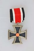 Eisernes Kreuz 1939 2. Klasse am Band, Variante mit der runden "3", ohne Hersteller, Eisenkern,