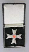 Kriegsverdienstkreuz 1. Klasse ohne Schwerter in Etui, Buntmetall versilbert mit polierten Kanten,