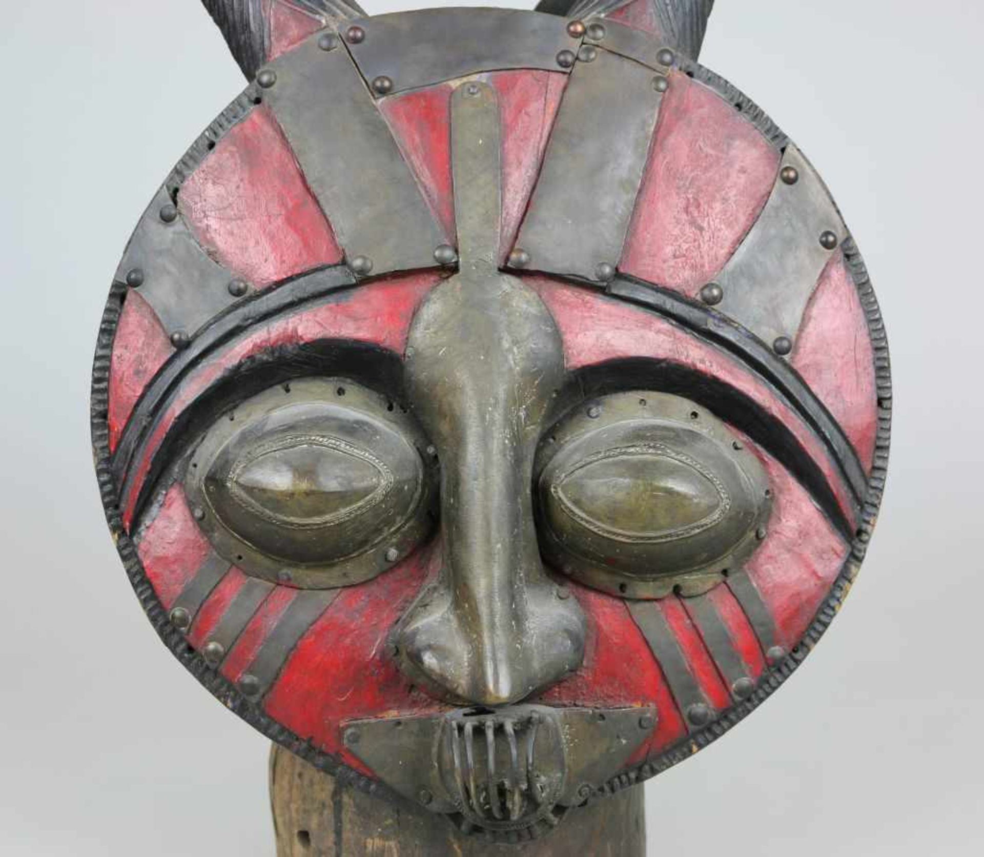 IJEBU, Nigeria, äußerst seltener "Januskopf-Aufsatz" der Ijebu. H.: 66 cm, Holz geschnitzt, rote - Image 2 of 13