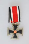 Eisernes Kreuz 1939 2. Klasse am Band, ohne Hersteller, leicht gewölbter Eisenkern, Zustand 2.- - -
