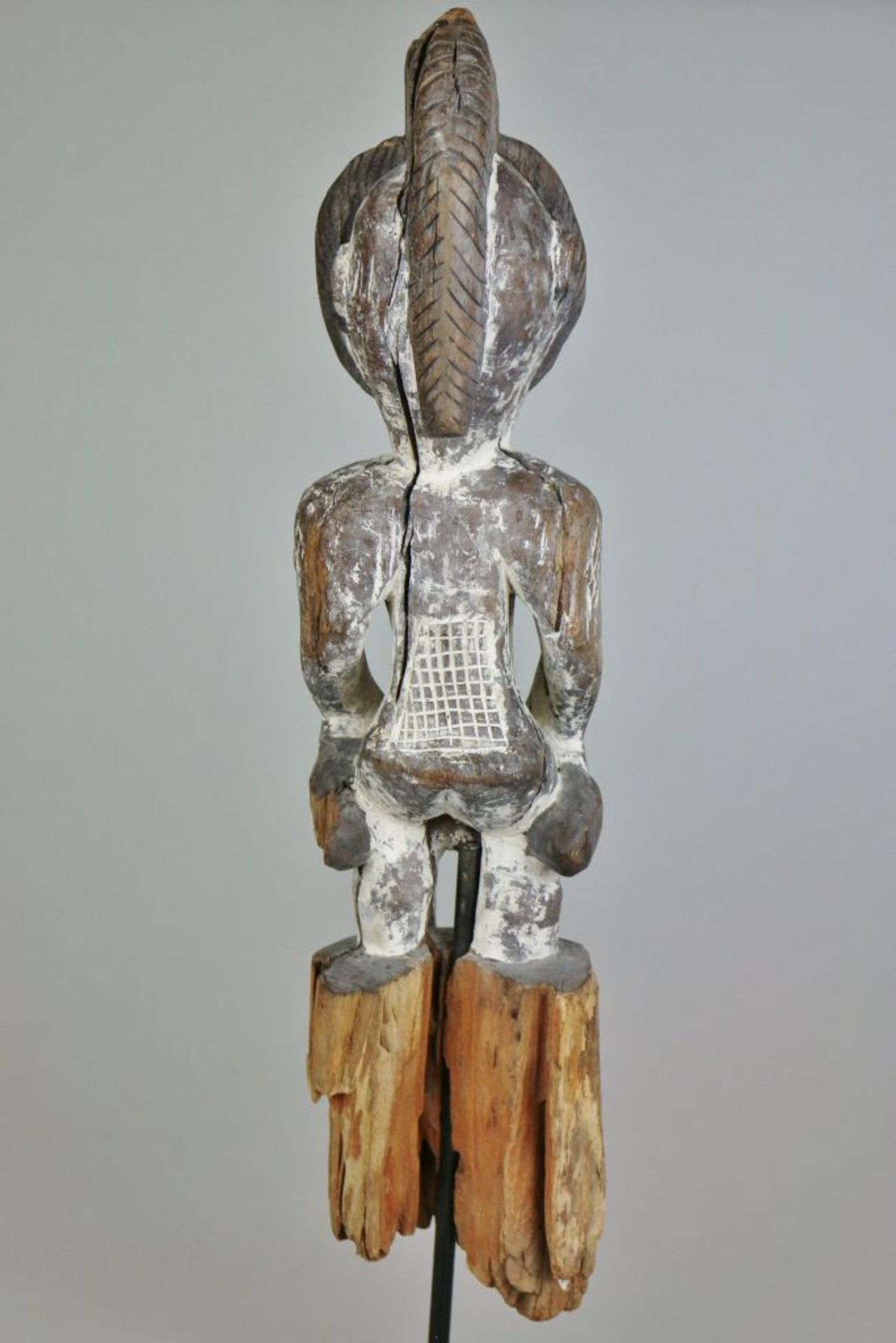PUNU Figur, GABUN, Holz, gefasst. Wächterfigur "okuyi" der Punu, mit Resten alter Kaolinfassung. - Bild 4 aus 4