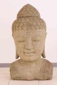Monumentaler Buddha-Kopf, Naturstein, wohl Basanit, 20. Jh., Maße (HxBxT): ca. 84 x 45 x 40 cm,