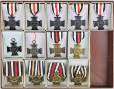 Ehrenkreuz des 1. Weltkrieges, Sammlung von 13 Stücken, 2 x Frontkämpfer an Einzelschnalle, 4 x