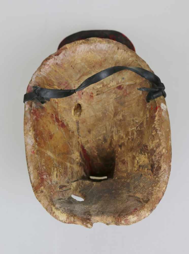 BAULE Goli Mask, Elfenbeinküste, kplekple yaswa, Holz, Kaolin, Erdpigmente. Das scheibenförmige - Image 3 of 3