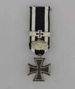 Preussen Eisernes Kreuz 2. Klasse 1870 in Prinzengröße für Kämpfer am schwarz/weissen Band mit