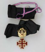 Orden des Heiligen Grabes zu Jerusalem, Ritterkreuz für Militär an Trophäenagraffe. Kreuz Silber