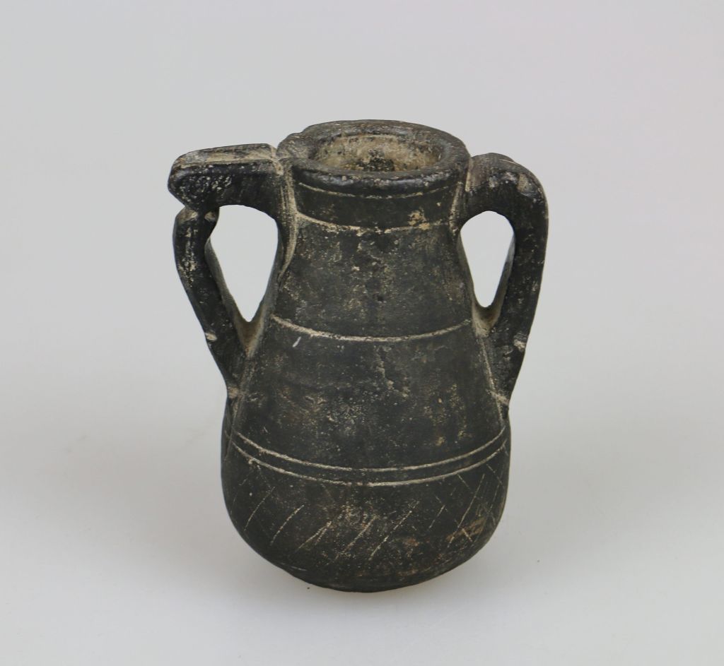 Krug/Ölkrug, Stein, wohl Replika, syrisch, vasenförmiger Korpus mit abschließend leicht