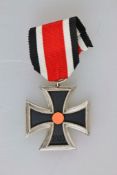 Eisernes Kreuz 1939 2. Klasse am Band, Variante mit der runden "3", ohne Hersteller, Eisenkern,