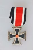 Eisernes Kreuz 1939 2. Klasse am Band, Eisenkern, Hersteller: verm. Julius Maurer, Oberstein, im