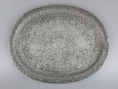 Großes, ovales Tablett, wohl Indien, 20. Jh., Silber säuregeprüft, reich an floraler Ornamentik