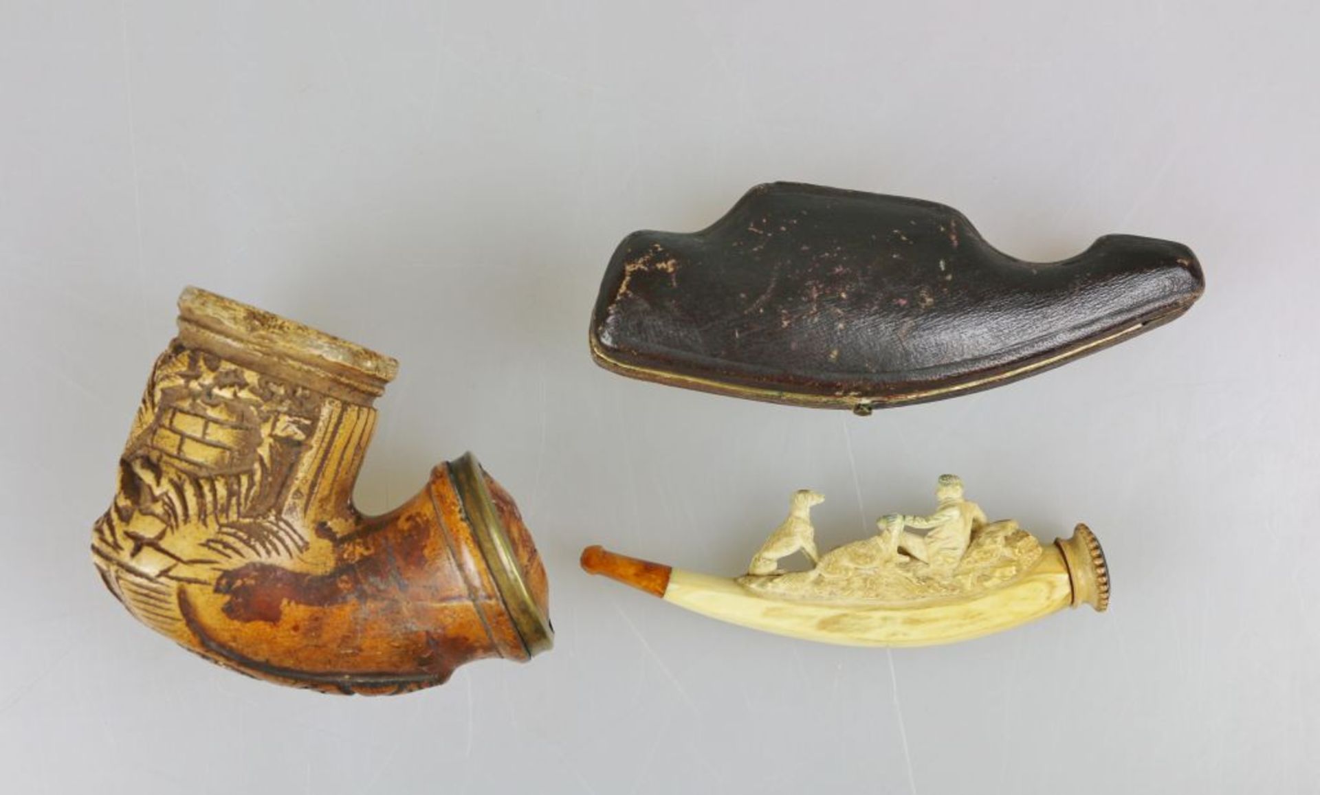 Konvolut von Pfeifenkopf und Zigarrenhalter, 19. Jh./ Anfang 20. Jh., Meerschaum geschnitzt, Kopf - Bild 2 aus 2