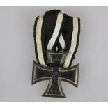 Preussen Eisernes Kreuz 2.Klasse 1870 für Kämpfer am schwarz/weissen Band, sehr guter Zustand.- - -