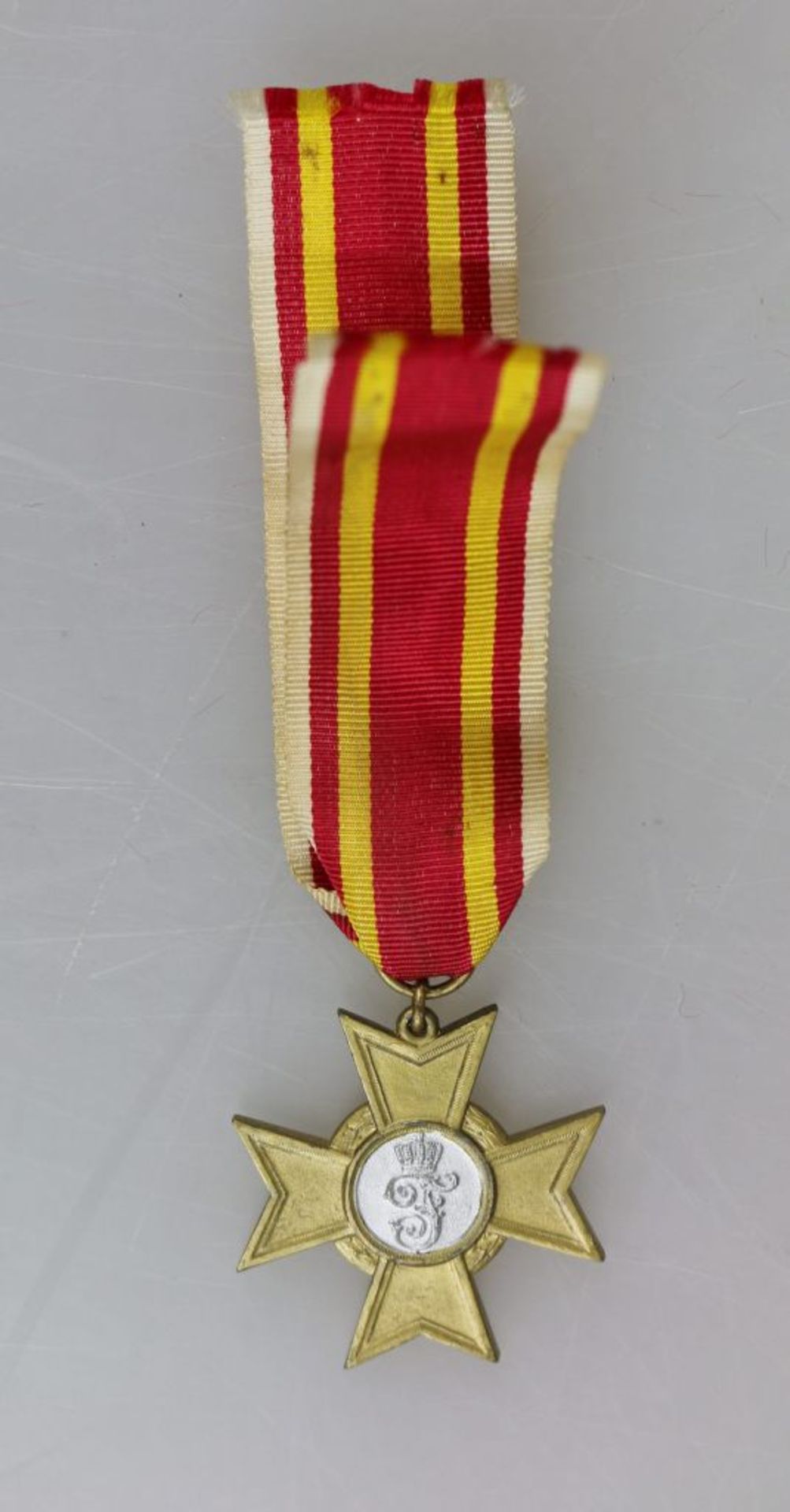 Baden, Kriegsverdienstkreuz 1916 am Band, vergoldet, Zustand 2.- - -20.00 % buyer's premium on the - Bild 2 aus 2