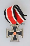 Eisernes Kreuz 1939 2. Klasse am Band, Hersteller: Richard Simm & Söhne, Gablonz, im Ring mit