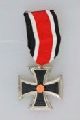 Eisernes Kreuz 1939 2. Klasse am Band, Hersteller: Brüder Schneider AG, Wien, im Ring mit Markierung