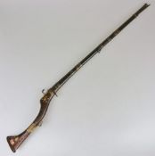 Afghanistan, Luntenschloßgewehr, Lauf aus Damaststahl, 18. Jh. graviert und signiert, original