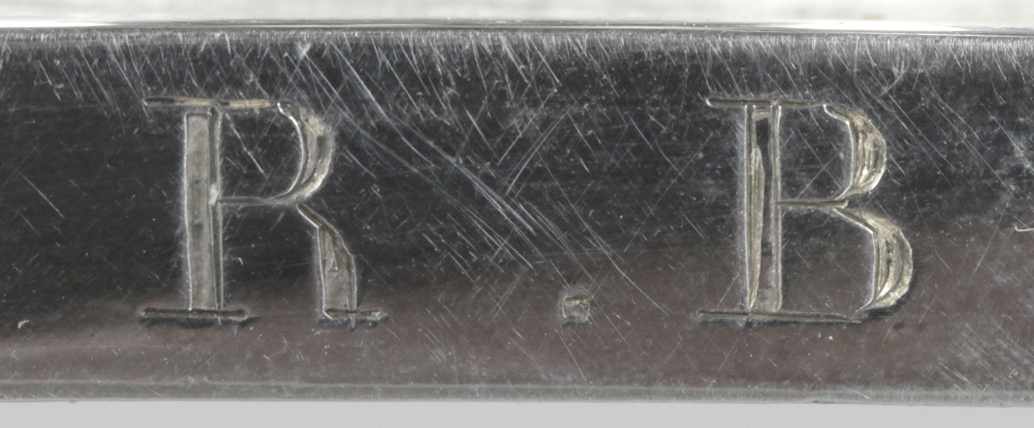 Senftöpfchen, Frankreich, um 1820, Silber 950, quadratischer Stand auf 4 Klauenfüßen, 2ohrförmige - Image 2 of 3