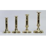 Vier Biedermeier Messing-Schiebeleuchter, 1-flg., dt., um 1820, Trompetenstand,schauseitig
