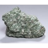 Mineral, "Fuchsit", naturgewachsene, grün glitzernde Ausformung, ca. 7,5 x 12 x 7 cm