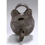 Eisen-Vorhängeschloss mit Schlüssel, 18./19. Jh., rundliche Form mit frontseitigerVerschlußplatte,