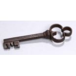 Barock-Schlüssel, 18. Jh., aus Eisen als Hohlschlüssel gearbeitet, Dreipassabschluß,