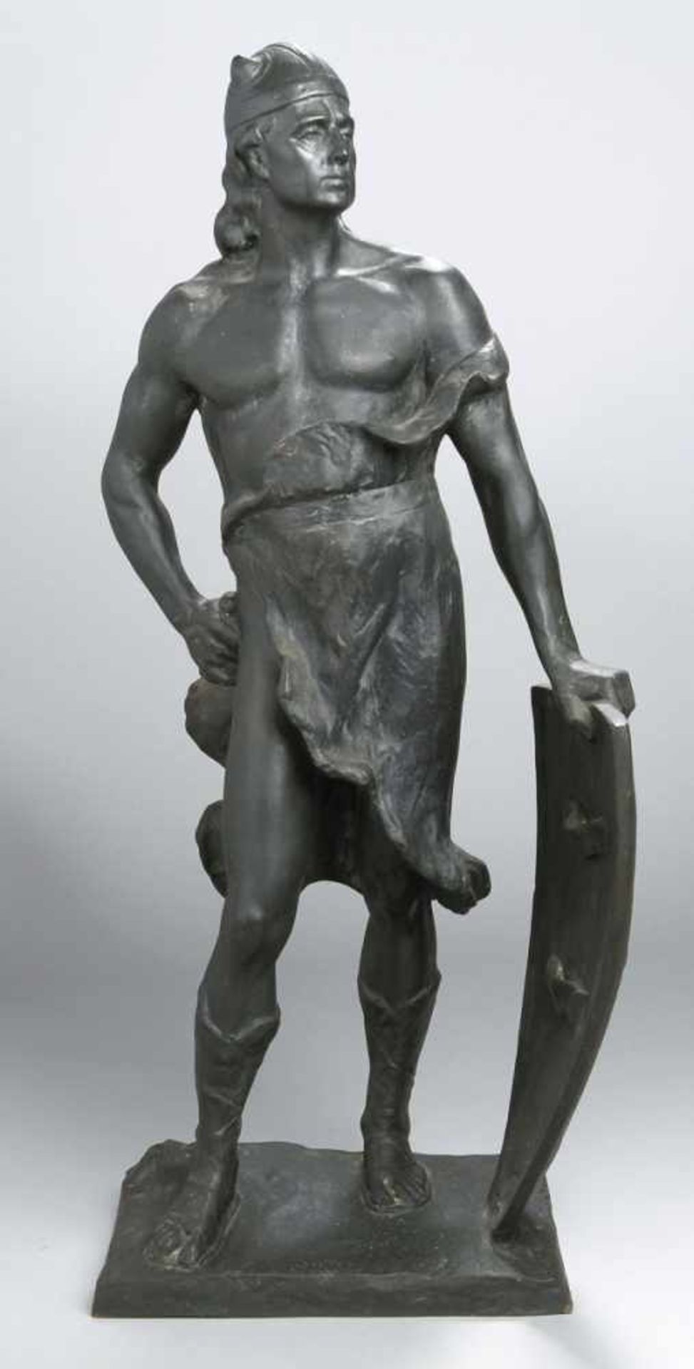 Bronze-Plastik, "Kämpfer mit Schild", Seifert, Victor Heinrich (Prof.), Wien 1870 - 1953,