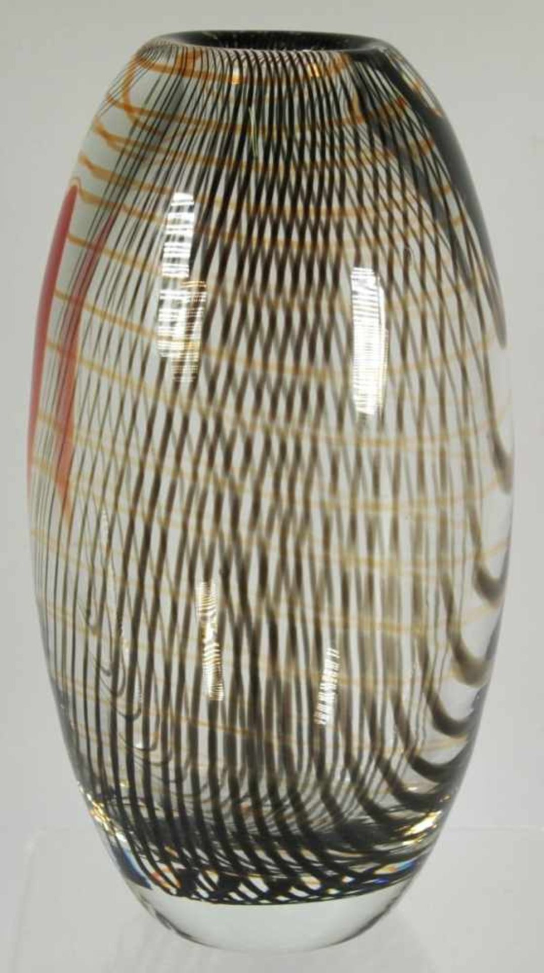 Glas-Ziervase, wohl Murano, 80/90er Jahre, farbloses Glas, Spiral- undBogenfädeneinschmelzungen in - Bild 2 aus 3