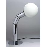 Designer Tisch-Lampe, dt., 70er Jahre, über Scheibenstand mittig Röhre mit 2 Gelenken,verchromt,