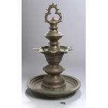 Große Bronze-Ölhängelampe, wohl Orient, 18./19. Jh., runder, gemuldeter Korpus, darüberSchaft mit