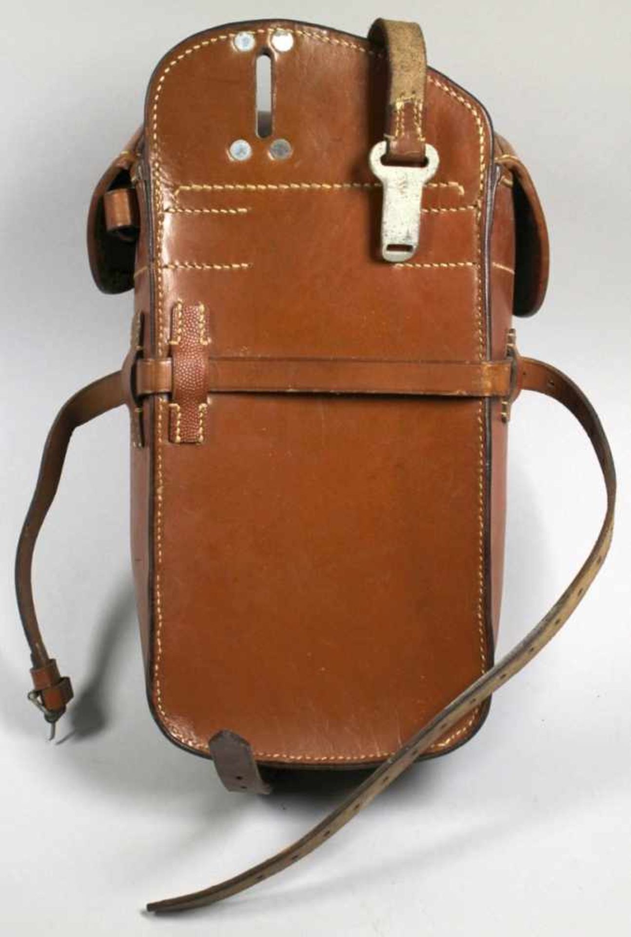 Wehrmacht-Satteltasche, gefertigt aus Leder, Fronttasche, Verschlußriegel und Riemen, bez.Wersa 1941 - Bild 2 aus 3