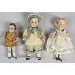 Konvolut Puppenstuben-Puppen, 3-tlg., um 1900, Bisquit-Porzellan, unterschiedlicheDarstellungen, H 7