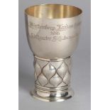 Pokal, dt., um 1925, Silber 800, runder Stand, glockenförmige Kuppa, Schauseite mitgravierter