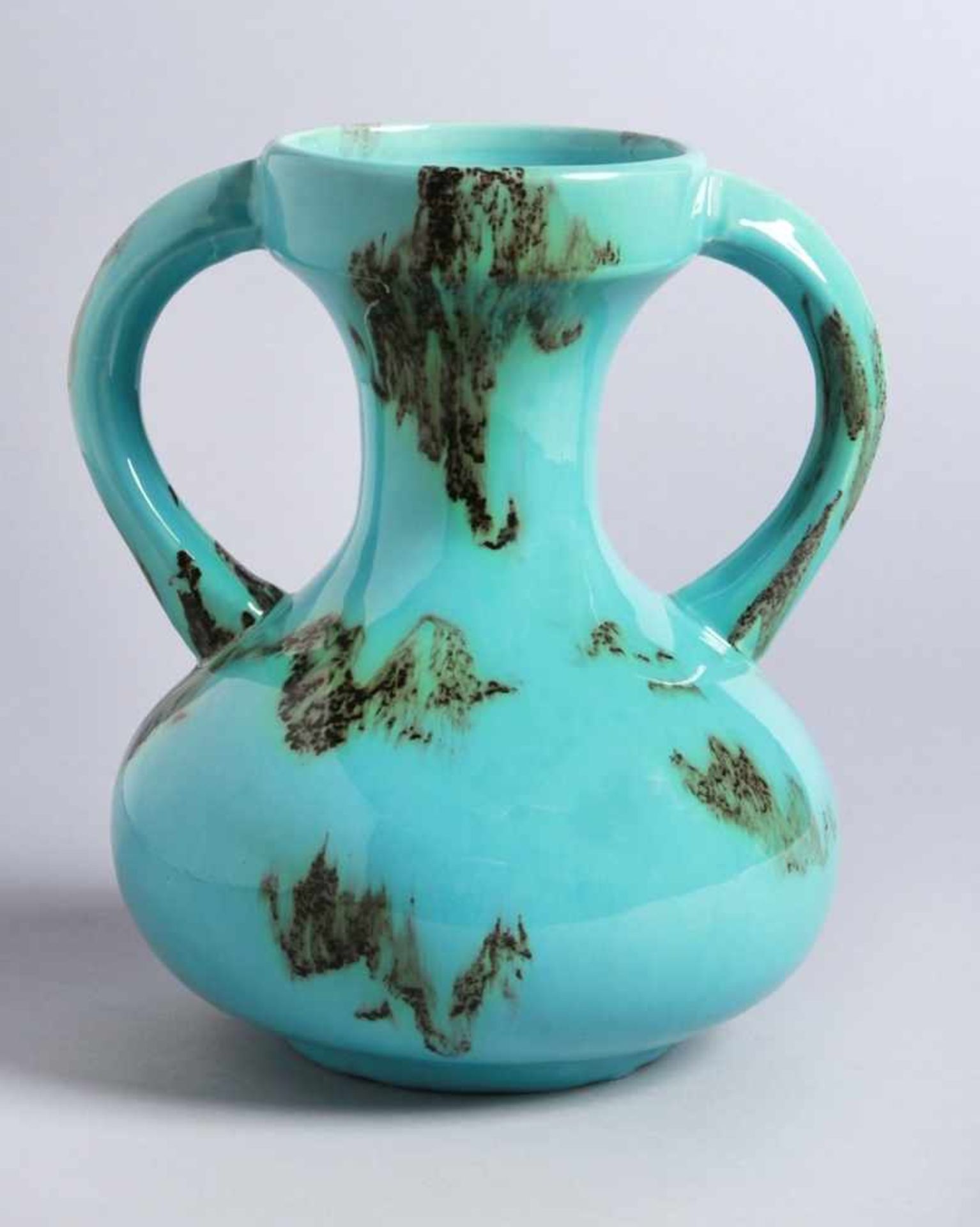 Keramik-Doppelhenkelziervase, um 1920, sandfarbener Scherben, türkisfarben lasiert inbraun-