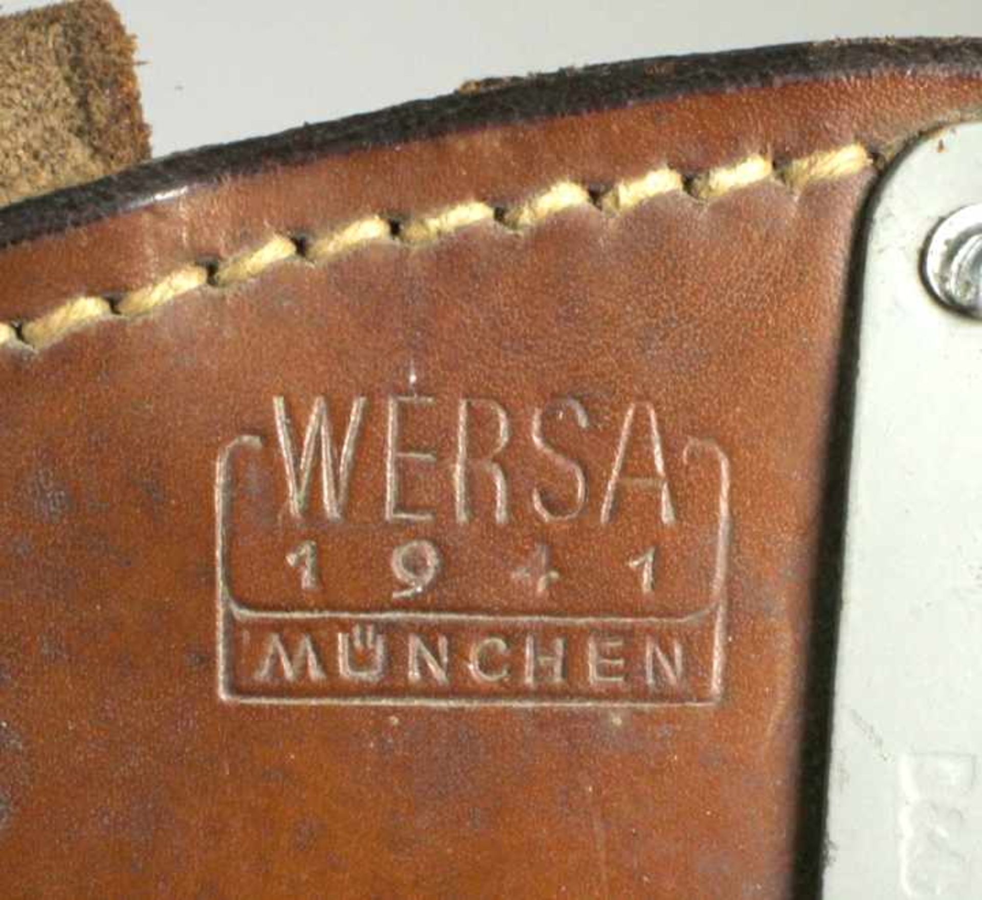 Wehrmacht-Satteltasche, gefertigt aus Leder, Fronttasche, Verschlußriegel und Riemen, bez.Wersa 1941 - Bild 3 aus 3