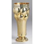 Jugendstil-Pokal, dt., Silber 800, vergoldet, runder Stand, gebuckelte Wandung, graviertmit Widmung,