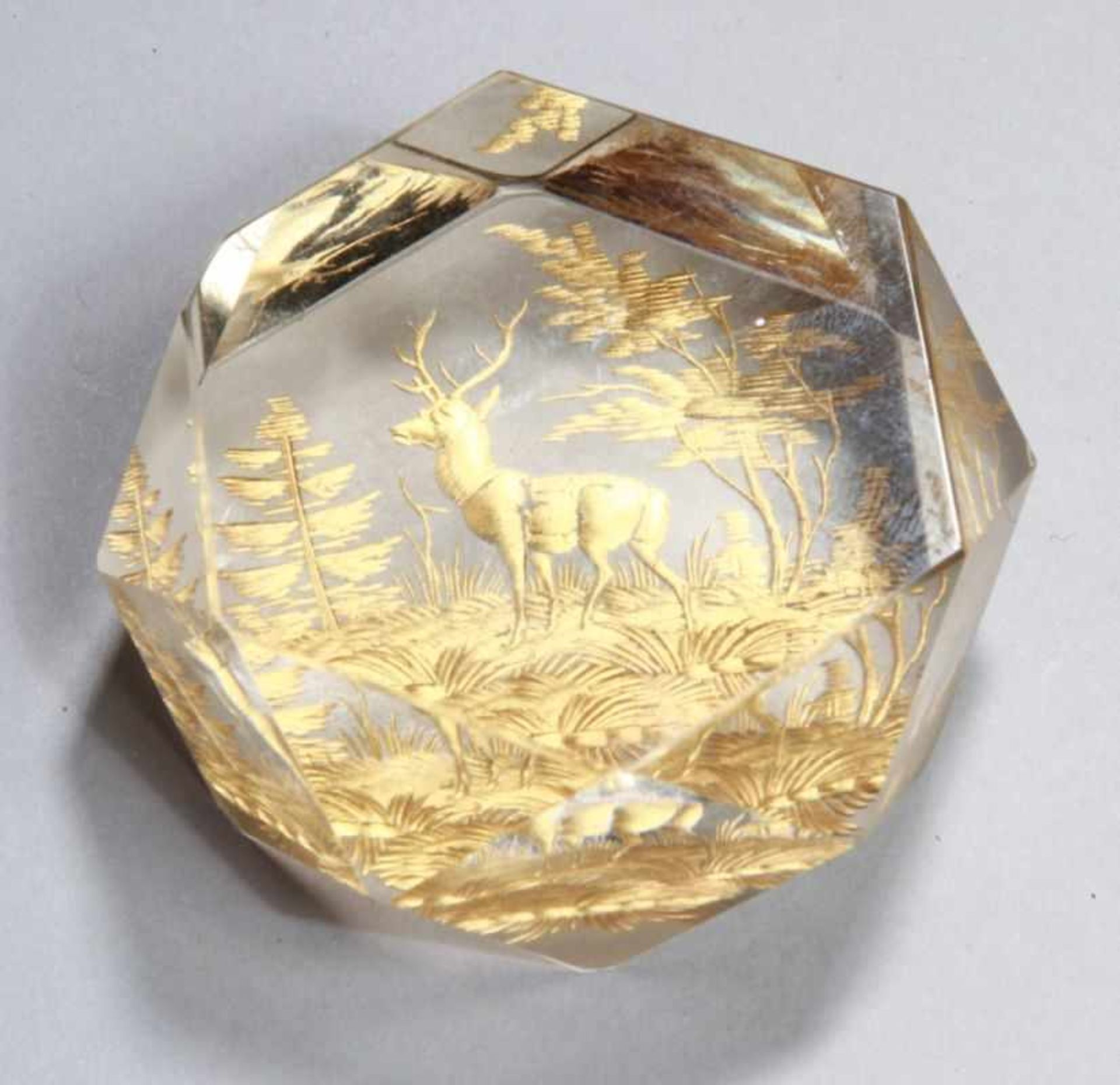 Glas-Paperweight, wohl Böhmen, um 1850-1900, seitlich in 3 Schliffebenen, 6-eckigfacettierter