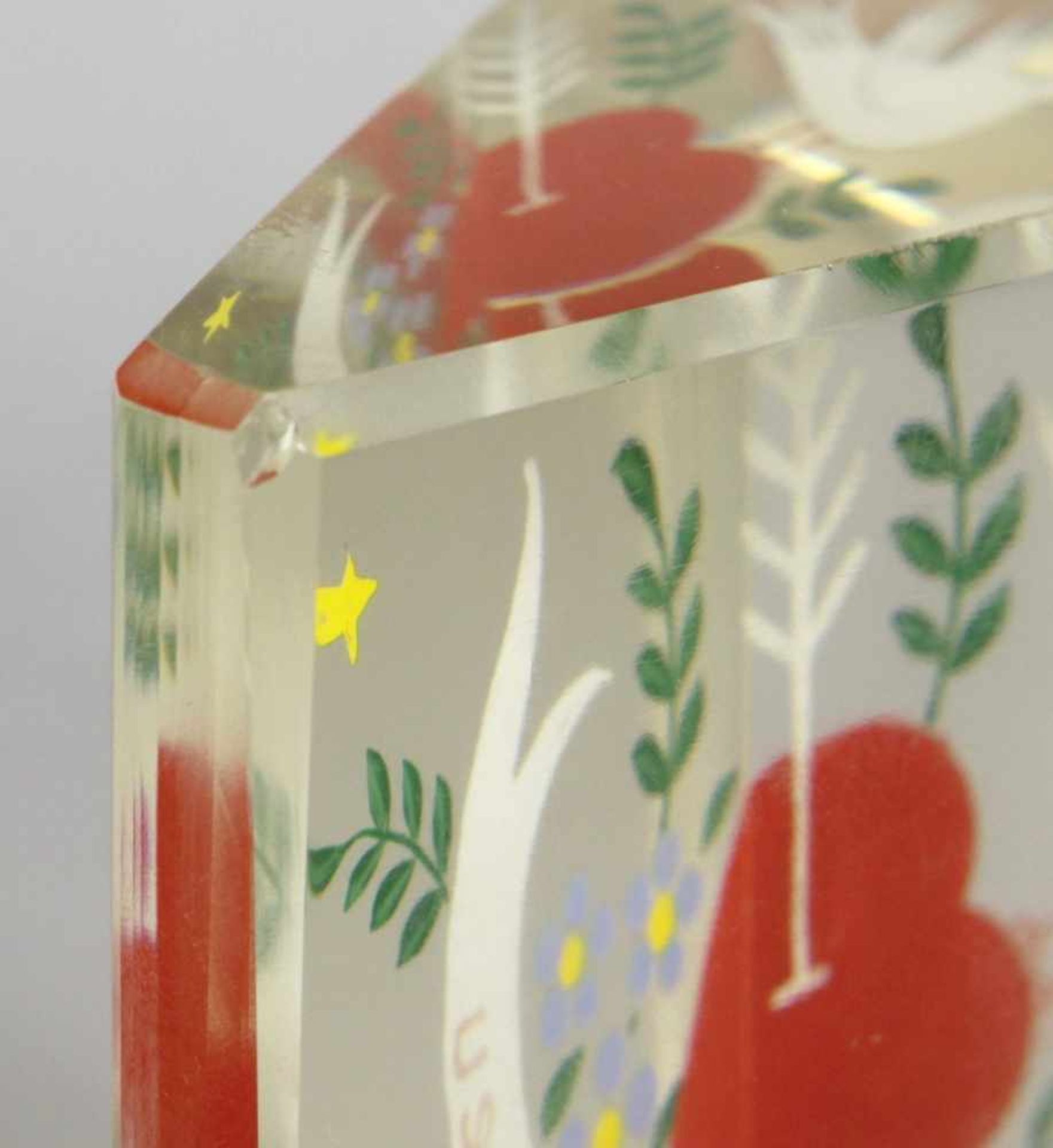 Glas-Paperweight, dt., um 1900, leicht getönter, frontseitig abgeschrägter Glasblock,Oberseite - Bild 2 aus 2