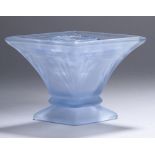 Glas-Ziervase, "Spinette", Bagley, England, 30er Jahre, hellblaues Pressglas mitstilisiertem