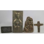 Vier Bronze-Reliefs, unterschiedliche Künstler, Motive und Größen