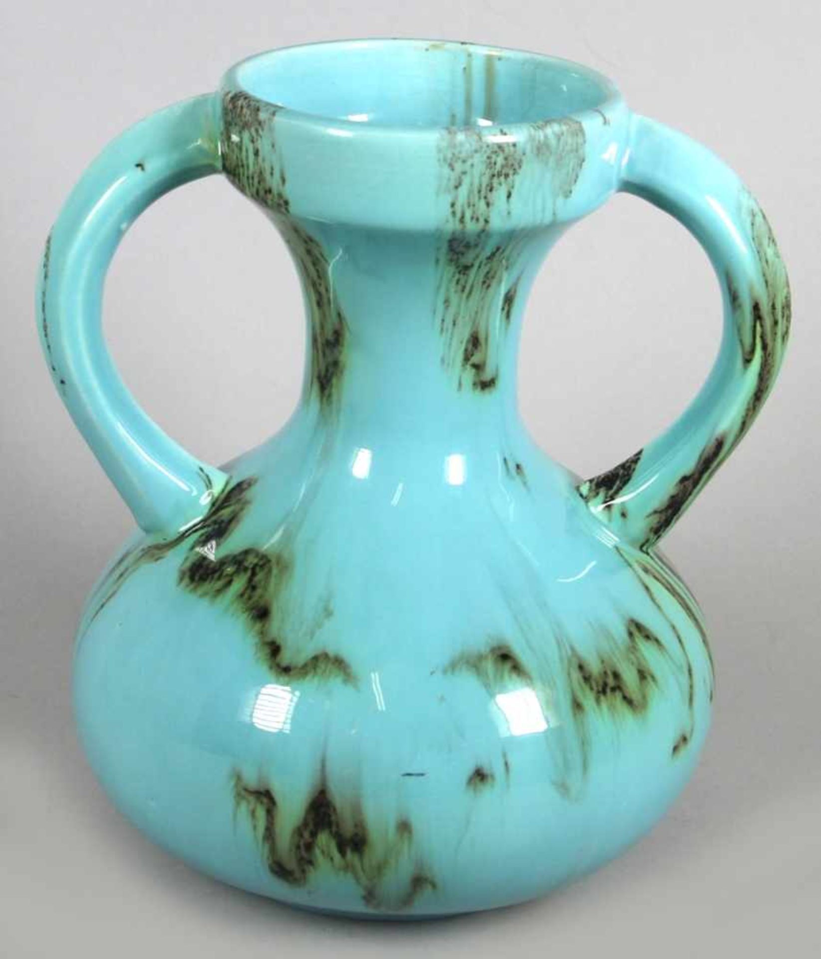 Keramik-Doppelhenkelziervase, um 1920, sandfarbener Scherben, türkisfarben lasiert inbraun- - Bild 2 aus 3