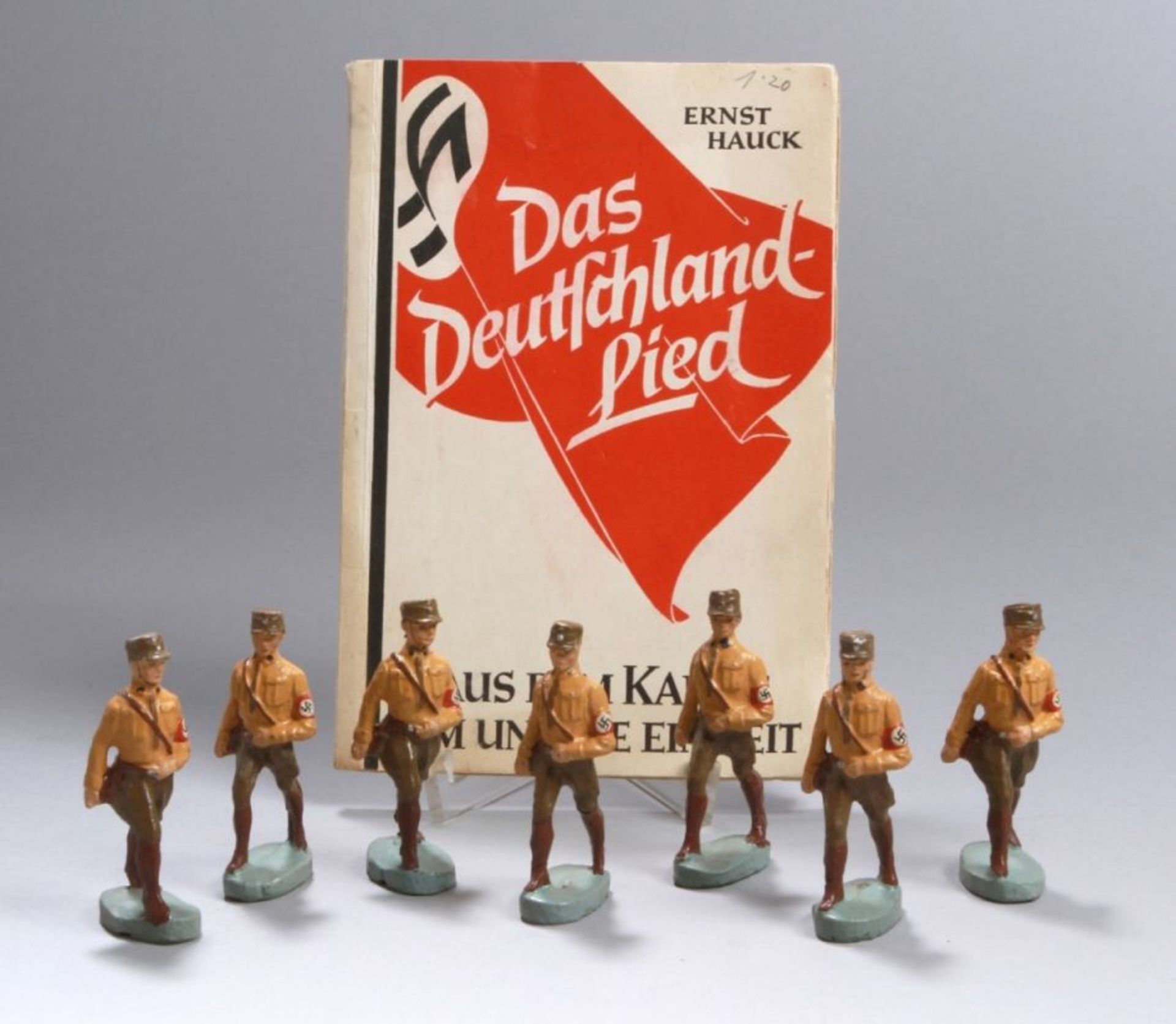 Sieben Elastolin-Figuren, Drittes Reich, SA, farbig staffiert, Bodenunterseiten erhabenbez.