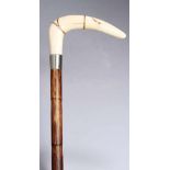 Spazierstock, 1. Hälfte 20. Jh., Bambusschaft, Griff aus Elfenbein, L 81 cm, Elfenbein