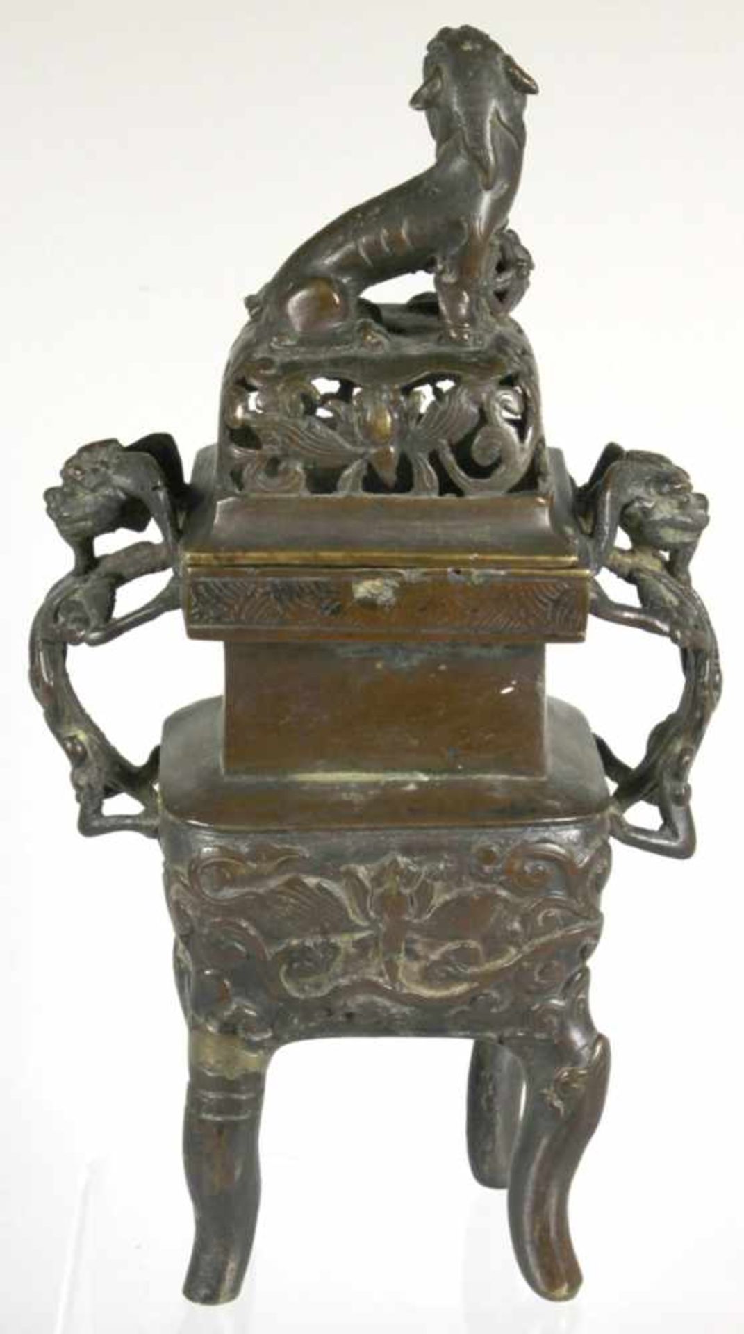 Bronze-Koro, China, 19. Jh., auf 4 stilisierten Rüsselfüßen Korpus mit 2 - Bild 2 aus 9