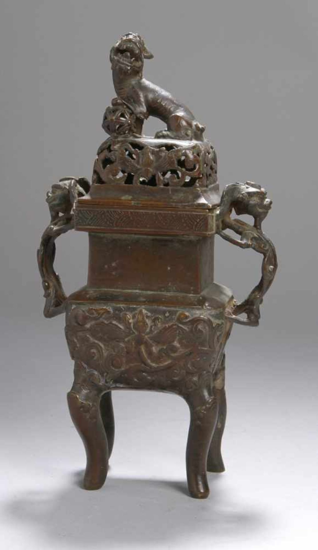 Bronze-Koro, China, 19. Jh., auf 4 stilisierten Rüsselfüßen Korpus mit 2