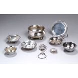 Konvolut Silber, 9-tlg., unterschiedliche Objekte, Formen, Größen und Dekore, zus. ca. 330gr.,